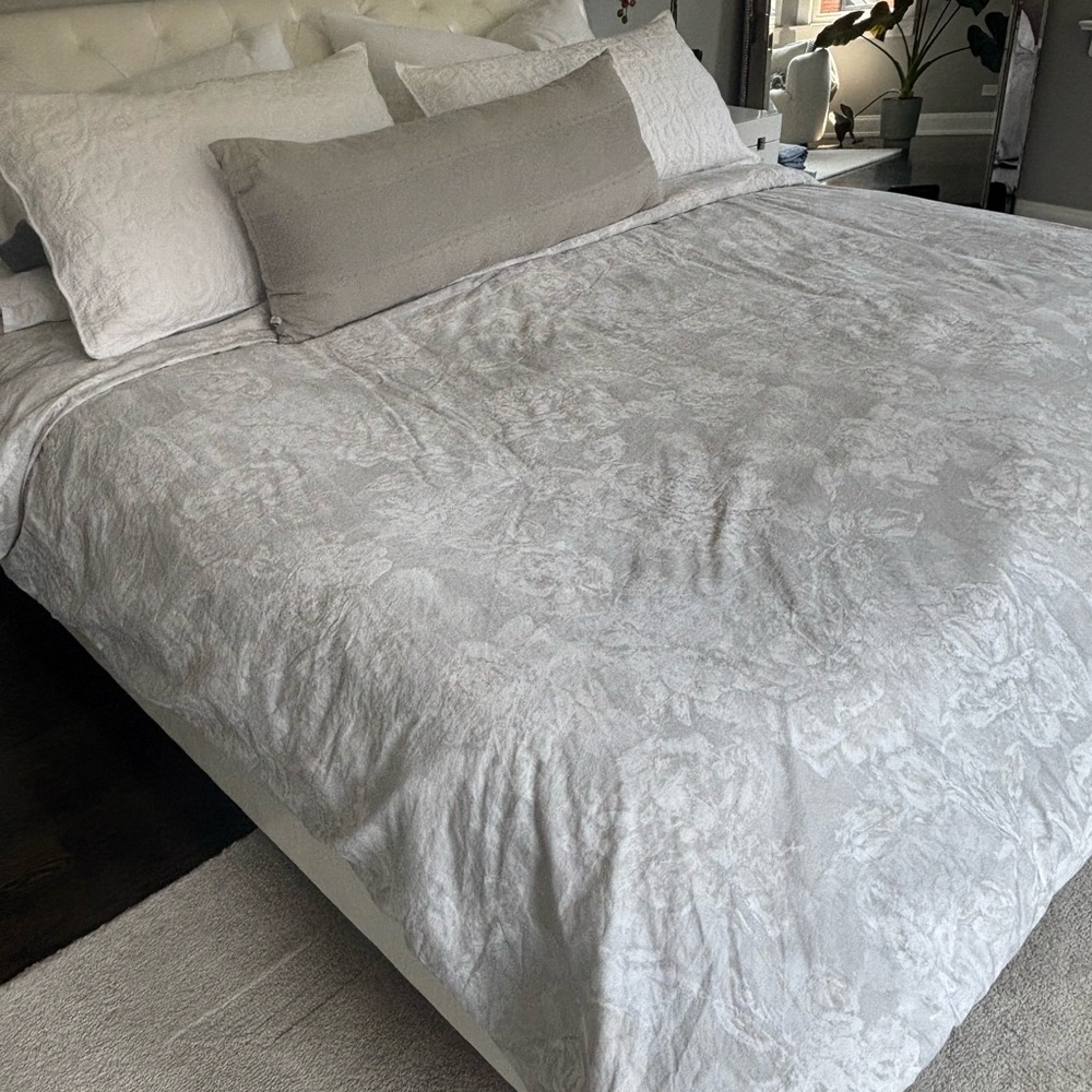 Pottery Barn White Floral Duvet Cover